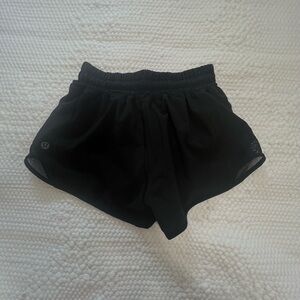Lululemon Hotty Hot shorts in black-size 0